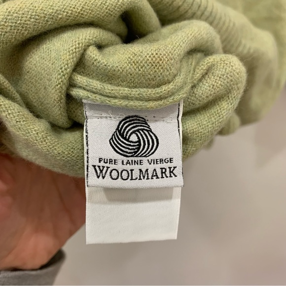 Light green Lacoste sweater - Picture 6 of 9